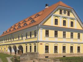 Penzion U Rychtářky, hotel with parking in Holany