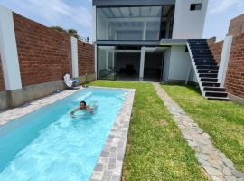 Casa de playa con piscina, вилла в городе Анкон