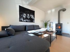 Romantisches Kamin-Apartment by Rabe - Netflix & Coffee-Bar & Parkplatz, hotel para famílias em Karlsruhe