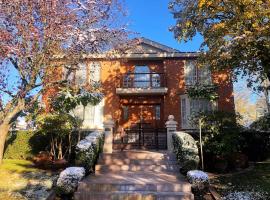 Super Cosy 8Bed & 6Bath in Vancouver heart near to airport, hytte i Vancouver