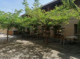 Le Clos Boisé, hotel a Théziers