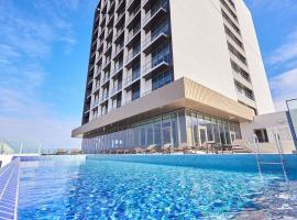 HOTEL AlaCOOJU OKINAWA: Minatogawa şehrinde bir otel