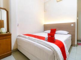 RedDoorz Plus near WTC Batanghari Mall, casa de hóspedes em Tanjungjohor