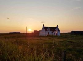 Traditional Croft house, hotel in Creagorry