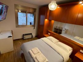 Habitación cómoda en Barcelona, homestay in Esplugues de Llobregat