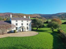 Georgian Country House -Panoramic Views -Sleeps 12, loma-asunto kohteessa Ruthin