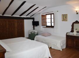Habitaciones Casona De Linares, готель у місті Selaya