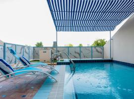 Exclusive Retreat GLOBALSTAY's New 3BR Townhouse with Private Pool, hotel near Aquaventure Waterpark, Dubai