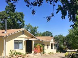 Sierra Sunset Cottage -Yosemite area vacation cottage, casa o chalet en Ahwahnee