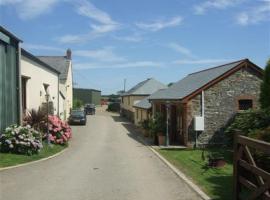 Frankaborough Farm Holiday Cottages, hotel in Virginstow