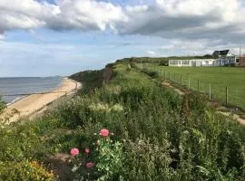 Captivating 2-Bed Beachfront Sea-View Norfolk home