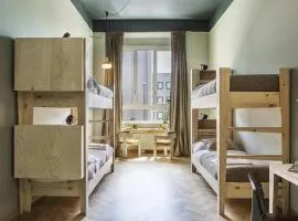 Yellow Hostel - Free Breakfast - The best service in Katowice - Free Parking