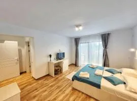 Casa Cochilia - Gradina si Terasa - Camere Private Tuzla