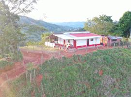 Ecohotel Casa de Descanso La Pradera, casa rural en Confines