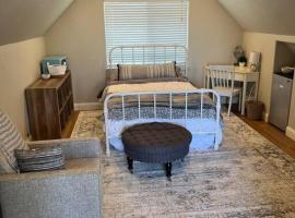 Adorable 1 Bedroom with pool, and Horse Arena, hotel in Oakdale