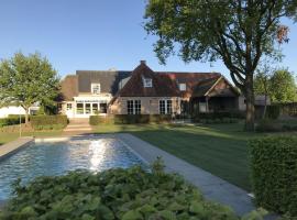 Tranquil villa in Vlaanderen with terrace, cottage in Heissehuizen