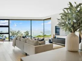 Coolum Luxe Apt First Bay 122