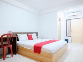 RedDoorz near Tugu Pers Jambi, bed and breakfast v Jambi