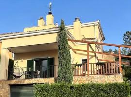 Detached house with pool nearby Girona, haustierfreundliches Hotel in Sant Julià De Ramis