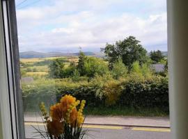 2 Bed pet-free cottage, private garden & fell view, hotel v destinácii Arlecdon