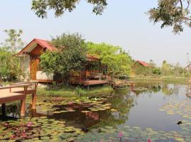 OYO 75419 Baan Suan Mulberry Farmstay, basseiniga hotell Hua Hinis