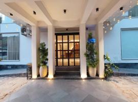 Ataraxia Crestmont Resort & Spa, курортний готель у місті Деградун