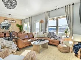 Reeds Spring Condo about 3 Mi to Silver Dollar City!