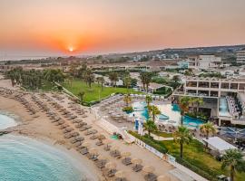 Atlantica Mare Village Ayia Napa، فندق بالقرب من الكهوف البحرية في أيا نابا، أيا نابا