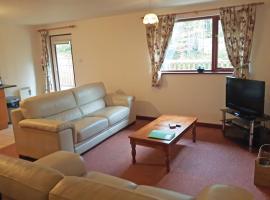 Avalon Cottages, hotel with parking in Llangynin