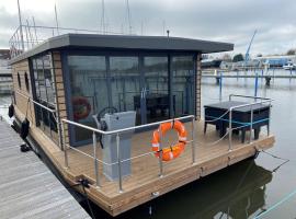 Hausboot Fjord Vineta mit Biosauna in Barth, лодка в Барт