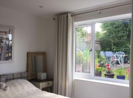 The Guest Suite, Buttsfield Lane., hotel with parking in East Hoathly