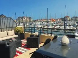 Duplex Loft with Terrace, Superb view of Port Guillaume, 7 minutes from the beach