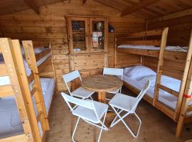 Ferienholzhaus Strandbude mit Terrasse – domek górski w Świnoujściu