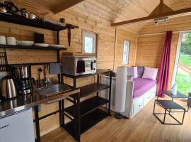 Tiny House Strandwagen mit Terrasse, tiny house sa Ahlbeck