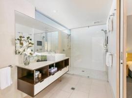 9408 Luxury Apartment Close to Hastings Street, hotel in Noosa Heads