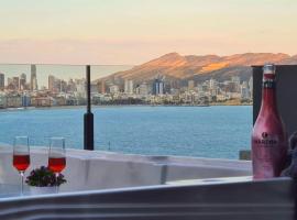 Luxury Apartment with private hot tub by Poniente Beach, luxury hotel sa Benidorm