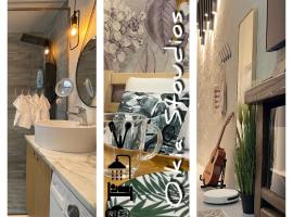 OIKIASTUDIOS2, hotel with hot tubs in Patra