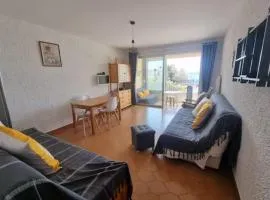 Studio of 30m with nice view on the sea