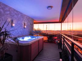 Luxury penthouse with Kosice view, hotel a Kosice