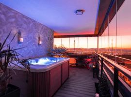 Luxury penthouse with Kosice view, hotel with parking in Košice