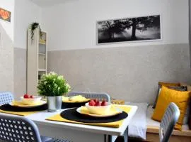 Romantic Bijou Apartment near Old Town!