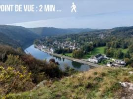 Laissez-vous enchanter par la Vallée de la Meuse, hotel keluarga di Hastière-par-delà