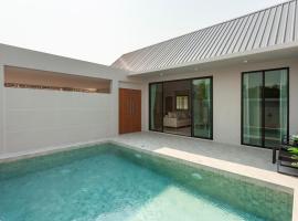 Private Pool Villa Newly-built Vimalai house in Pattaya, hotell med basseng i Nong Prue