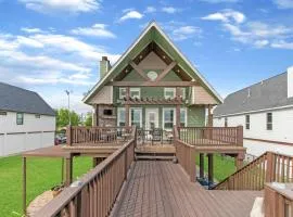Luxury Waterfront Home Family and Pet Friendly Near Surfside Beach 11 Mins