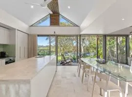 Fuller Holidays - Belongil Beach Pavilion House, 18A Childe St
