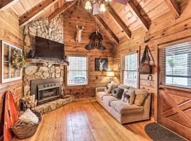 Stunning Ellijay Cabin with Community Amenities, hôtel à Ellijay