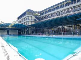 Capital O 887 Green Hill Hotel And Convention Center, hotel in Jember