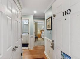 Unique 3BR, 1 of 5 Condos w/Huge Poolside Patio, Steps to Beach & Pier, Gated, Hotel in Tybee Island