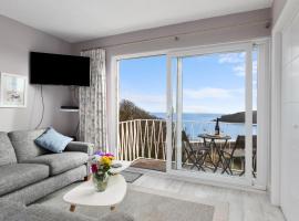 Freshwater Bay - Sea View Apartment, hotel Hodgestonban