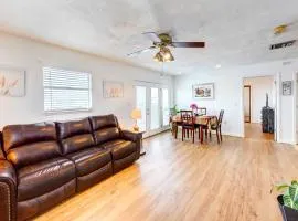 Corpus Christi Extended Stay - 7 Mi to Beach!